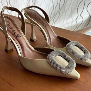 L'INTERVALLE Beige Slingback Heels with Sparkling Buckle
